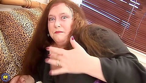 Big Mature Slut Getting Wet And Wild - Debbie M