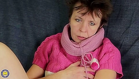 Skinny Mature Housewife Works Her Hairy Pussy With Zelma H