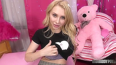 Luring Alix Lynxs Cowgirl